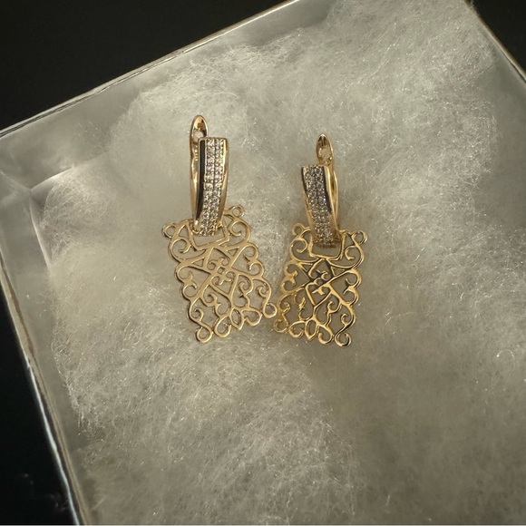 Beautiful earrings - Picture 3 of 5